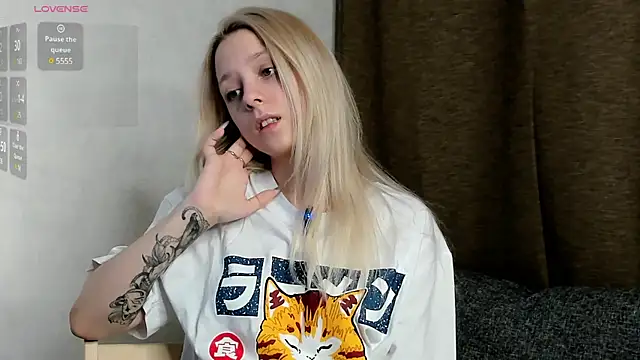 Snapshot of EngelFugler chatting on 03/10/25, 06:12 EngelFugler online show from 03/10/25, 06:12