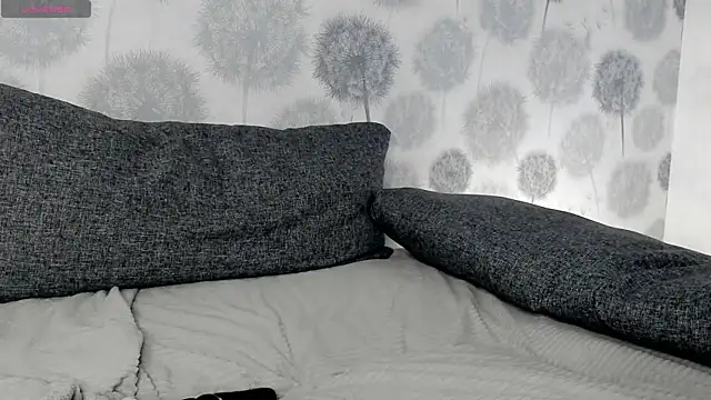 Snapshot of EngelFugler chatting on 03/02/25, 02:15 EngelFugler online show from 03/02/25, 02:15