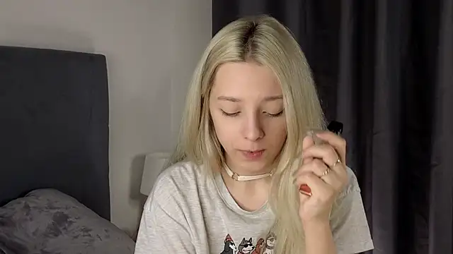 Snapshot of EngelFugler chatting on 09/09/25, 11:08 EngelFugler online show from 09/09/25, 11:08