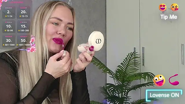 LianaCruz   online show from 03/18/25, 09:01