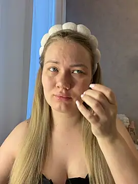 LianaCruz   online show from 02/04/26, 04:51