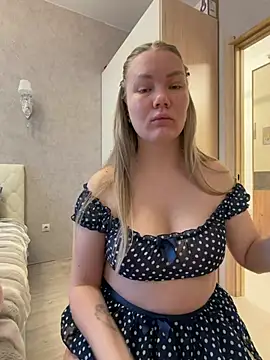 LianaCruz   online show from 02/05/26, 04:52