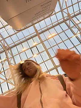 Lia  Love online show from 11/17/25, 12:09