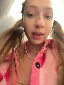 Snapshot of Lia__Love chatting on 03/10/25, 01:10 Lia Love online show from 03/10/25, 01:10