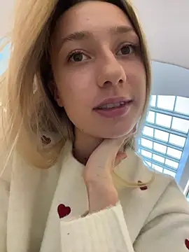 Snapshot of Lia__Love chatting on 10/17/25, 12:07 Lia Love online show from 10/17/25, 12:07