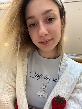 Lia  Love online show from 10/29/25, 11:09