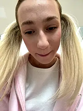 Snapshot of Lia__Love chatting on 09/12/25, 12:16 Lia Love online show from 09/12/25, 12:16