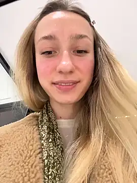 Lia  Love online show from 10/27/25, 12:17