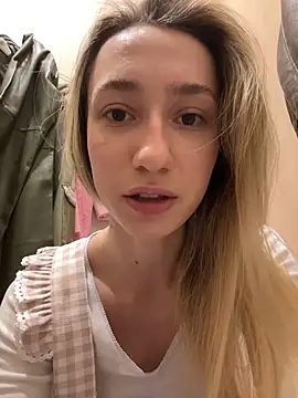 Lia  Love online show from 11/11/25, 12:22