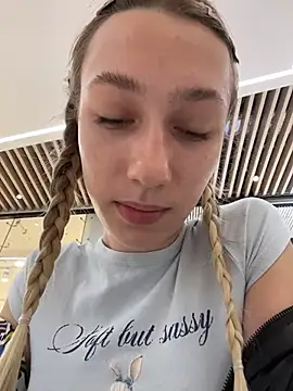 Snapshot of Lia__Love chatting on 09/16/25, 01:12 Lia Love online show from 09/16/25, 01:12