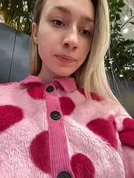 Lia  Love online show from 10/22/25, 12:04