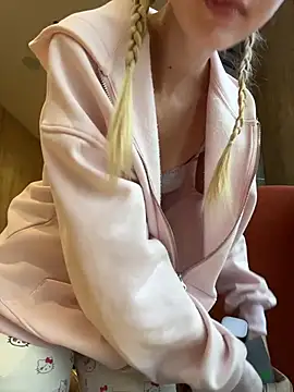 Lia  Love online show from 10/28/25, 12:15