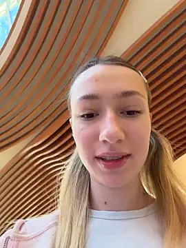 Lia  Love online show from 12/14/25, 09:04