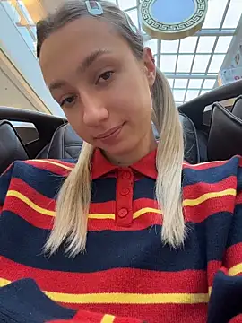Snapshot of Lia__Love chatting on 10/20/25, 10:16 Lia Love online show from 10/20/25, 10:16