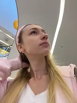 Lia  Love online show from 11/03/25, 12:20