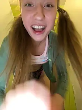 Snapshot of Lia__Love chatting on 03/21/25, 12:06 Lia Love online show from 03/21/25, 12:06