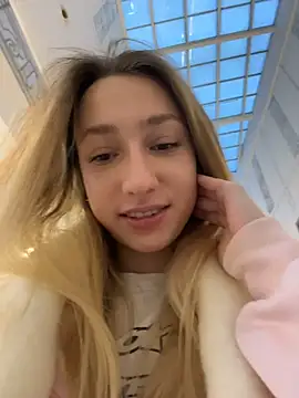 Lia  Love online show from 11/27/25, 12:27