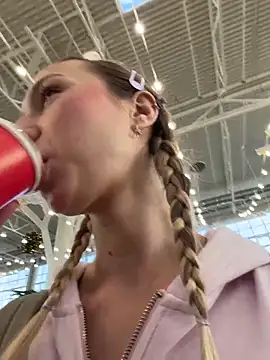 Lia  Love online show from 11/14/25, 12:09