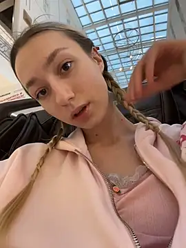 Lia  Love online show from 11/20/25, 12:06