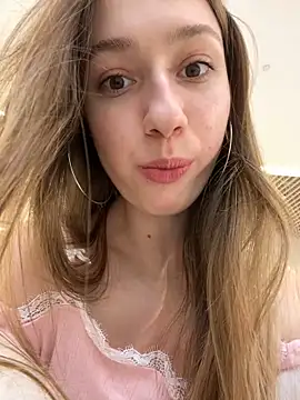Snapshot of Lia__Love chatting on 01/10/25, 12:26 Lia Love online show from 01/10/25, 12:26