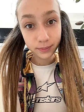 Snapshot of Lia__Love chatting on 03/18/25, 01:12 Lia Love online show from 03/18/25, 01:12