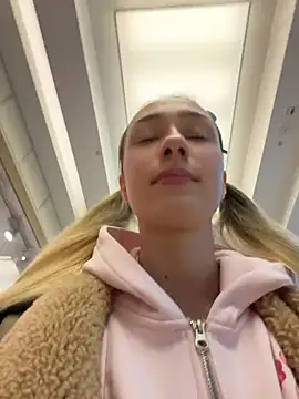 Lia  Love online show from 11/12/25, 11:58