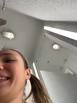 Lia  Love online show from 11/23/25, 01:10