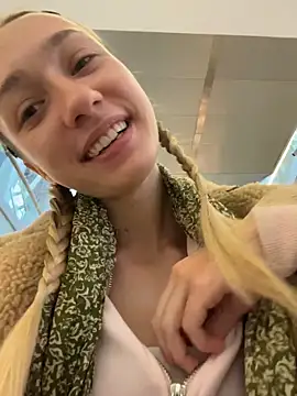 Snapshot of Lia__Love chatting on 10/05/25, 12:07 Lia Love online show from 10/05/25, 12:07