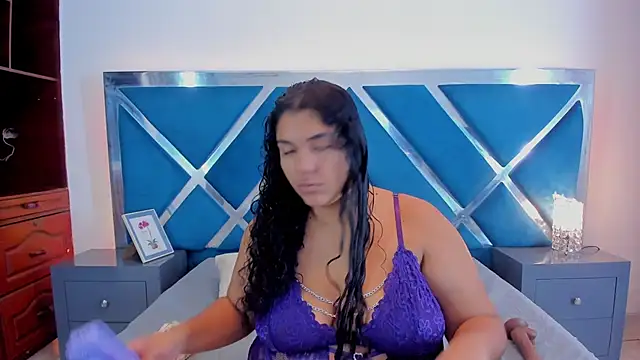 Tiffanymiller00 online show from 11/18/25, 12:52