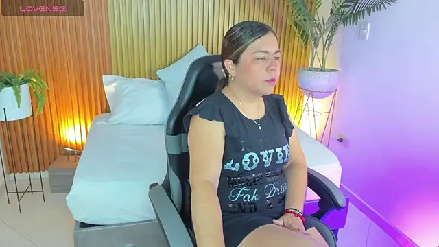 Snapshot of nahia_13 chatting on 05/02/26, 12:43 nahia 13 online show from 05/02/26, 12:43