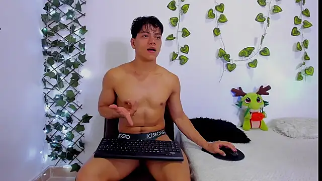 Valentino  X online show from 11/11/25, 05:02