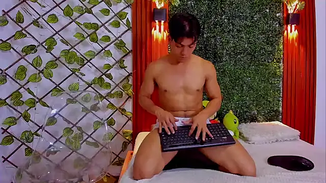 Valentino  X online show from 11/21/25, 06:12