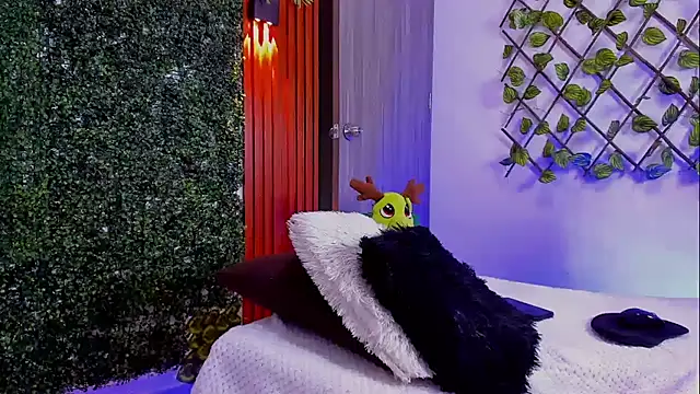 Valentino  X online show from 10/22/25, 04:34