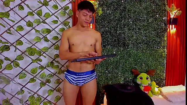 Valentino  X online show from 12/20/25, 01:14