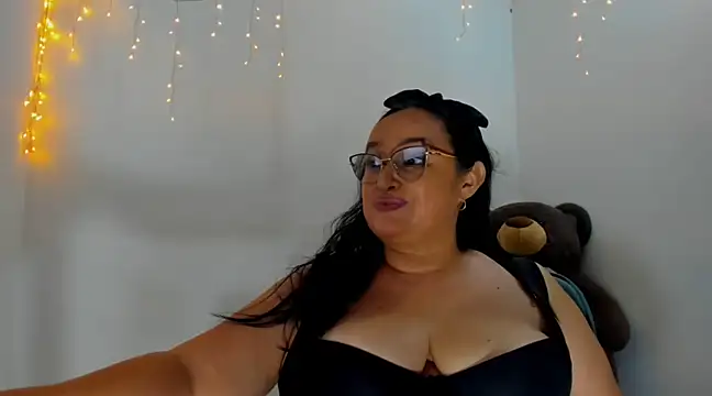 Snapshot of GiaNahomi chatting on 03/11/25, 11:37 GiaNahomi online show from 03/11/25, 11:37