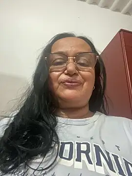 Snapshot of GiaNahomi chatting on 02/06/25, 03:06 GiaNahomi online show from 02/06/25, 03:06
