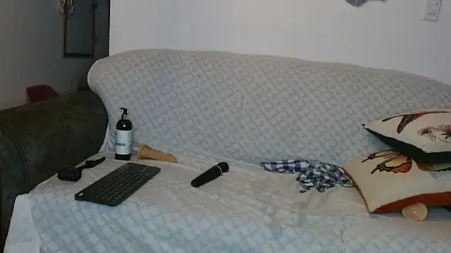 Vanessa Aniston online show from 11/11/25, 09:15