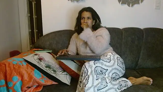Snapshot of Vanessa_Aniston chatting on 04/20/26, 02:14 Vanessa Aniston online show from 04/20/26, 02:14