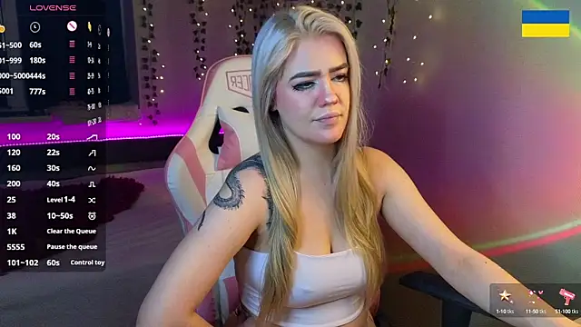 RedVelveten online show from 10/02/25, 08:34