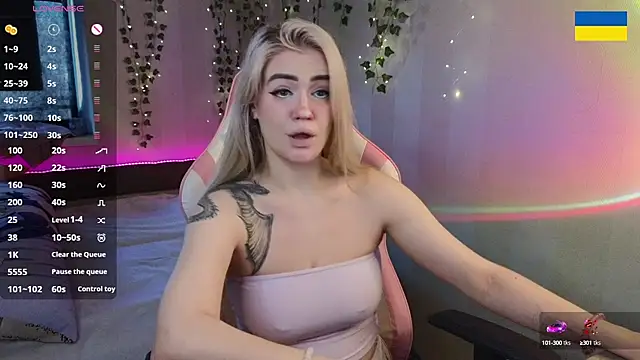 RedVelveten online show from 09/20/25, 06:18