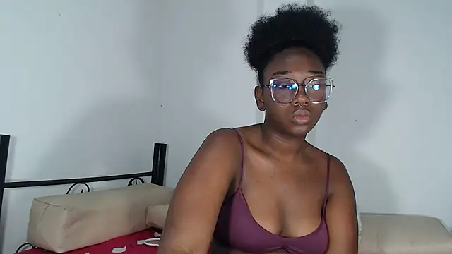 Snapshot of zahhysims chatting on 02/19/25, 10:45 zahhysims online show from 02/19/25, 10:45