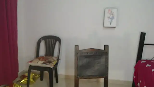 Snapshot of zahhysims chatting on 02/13/25, 10:34 zahhysims online show from 02/13/25, 10:34