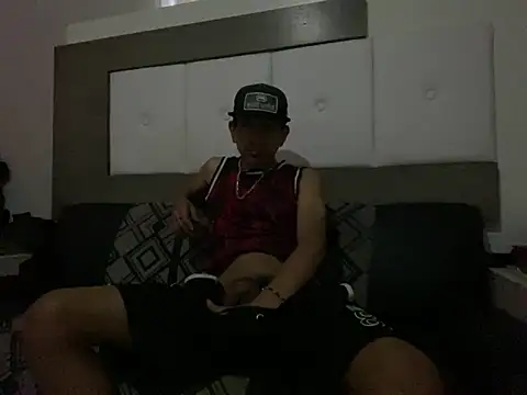 Snapshot of oiram27 chatting on 05/19/26, 03:41 oiram27 online show from 05/19/26, 03:41