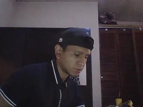Snapshot of oiram27 chatting on 10/01/25, 04:22 oiram27 online show from 10/01/25, 04:22