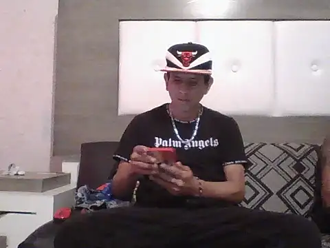 Snapshot of oiram27 chatting on 11/03/25, 09:40 oiram27 online show from 11/03/25, 09:40