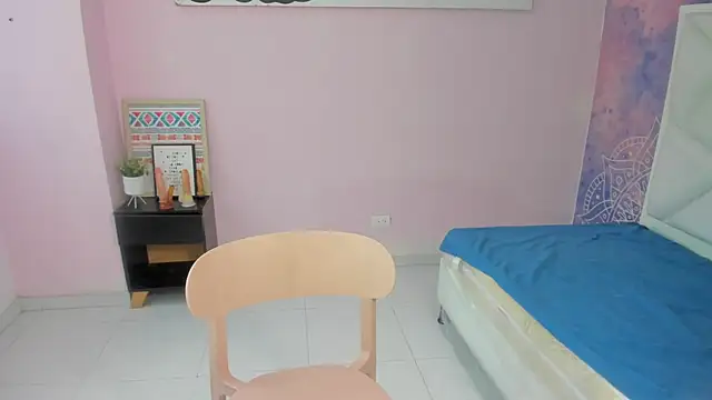 lauren rios7 online show from 10/02/25, 07:17