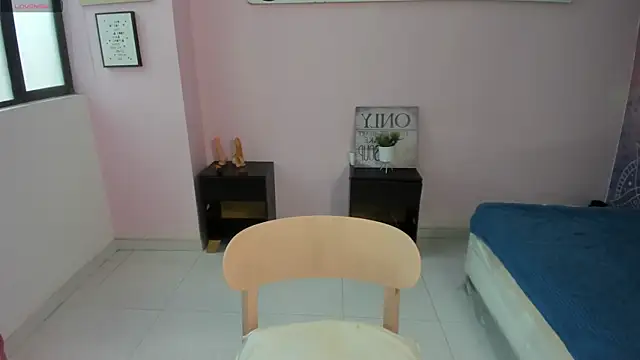 lauren rios7 online show from 09/20/25, 05:40