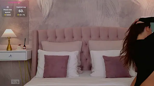 milaleoneli online show from 04/05/26, 03:08