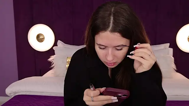 milaleoneli online show from 11/10/25, 03:22