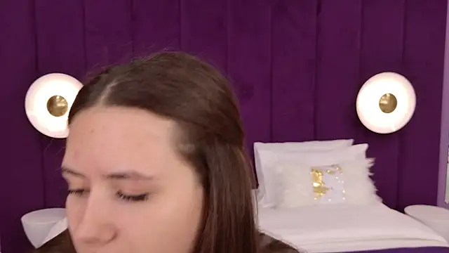 milaleoneli online show from 03/17/25, 12:25